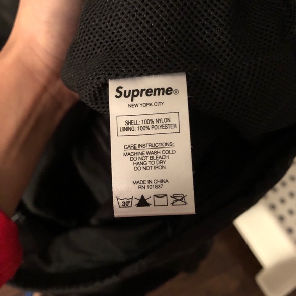 Supreme | SS18 Corner Arc Half Zip - Picture 5 of 5